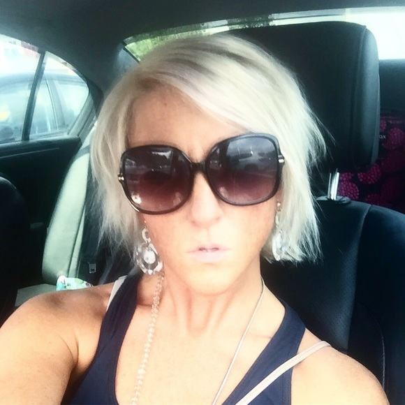 Meet your Posher, Tara - Picture 1 of 1